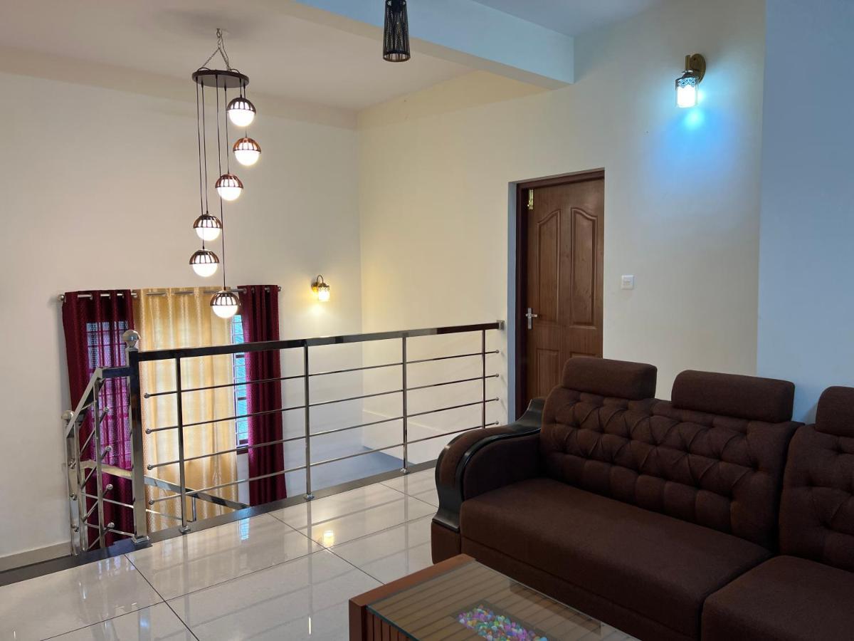 Pullad Villa Aranmula ภายนอก รูปภาพ
