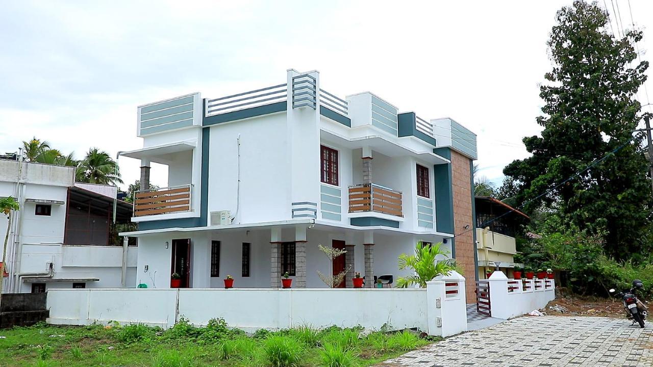 Pullad Villa Aranmula ภายนอก รูปภาพ